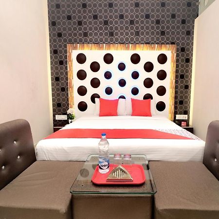 Oyo 14829 Hotel J Cruise ルディヤーナー エクステリア 写真